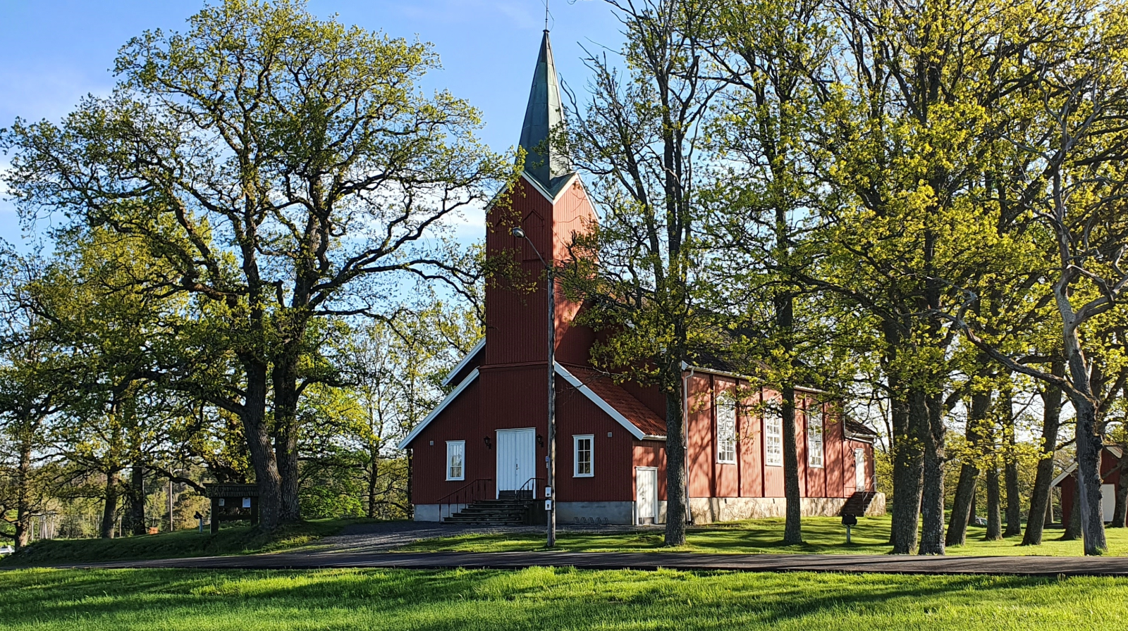 Tomb kirke